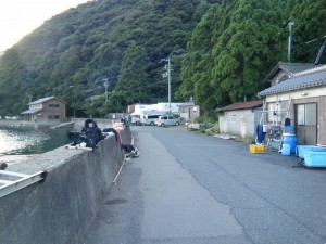 ハウスにて、器材洗い・温水で体洗い・髪の乾燥等が可能